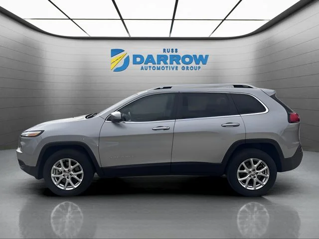 Used 2018 Silver Jeep Latitude image 2