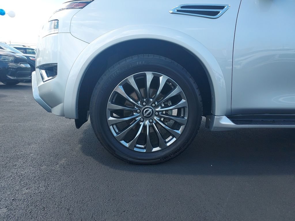 Used 2023 Silver Nissan Platinum image 10