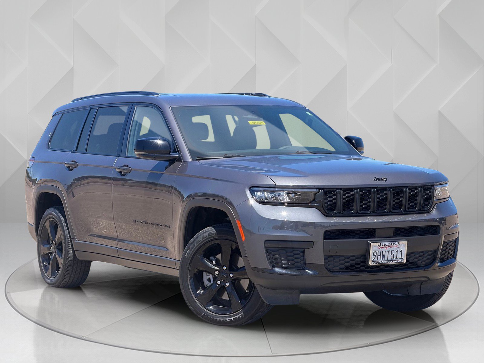 Used 2023 Baltic Gray Metallic Clearcoat Jeep Altitude image 6