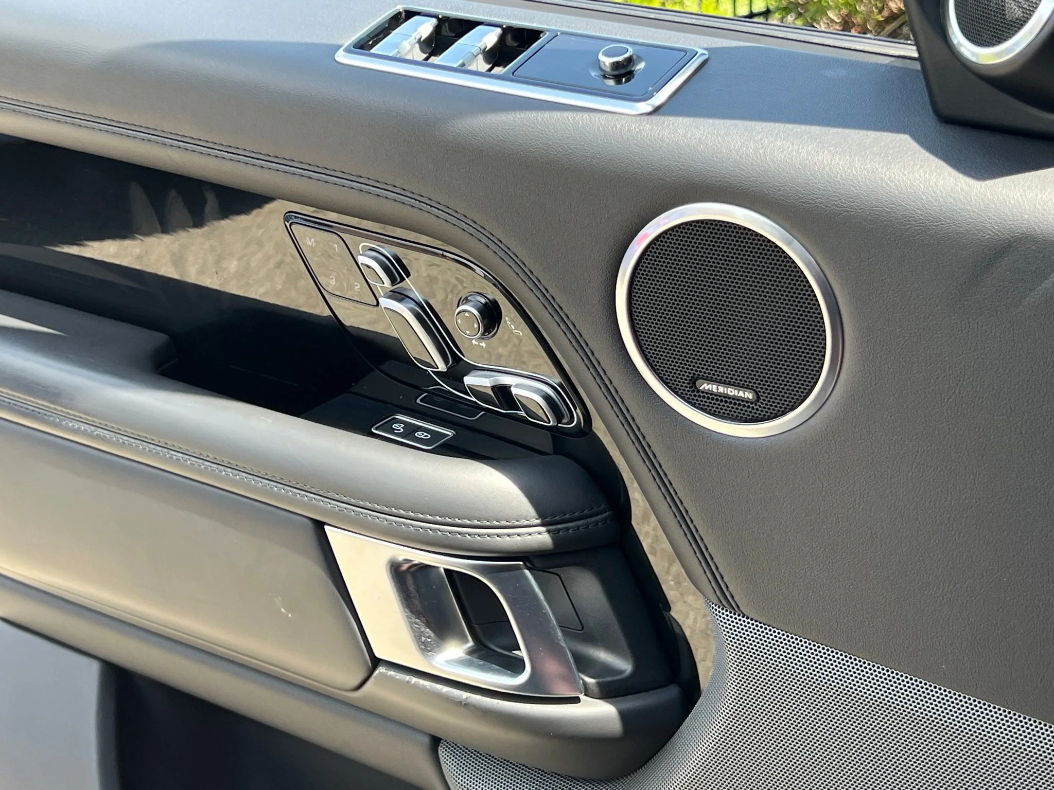Used 2019  Land Rover 5.0L V8 Supercharged image 35
