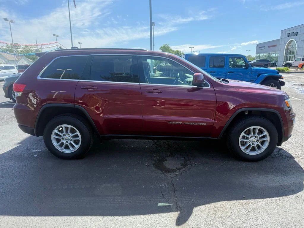 Used 2018 Jeep Grand Cherokee Laredo with VIN 1C4RJFAG8JC470229 for sale in Pataskala, OH