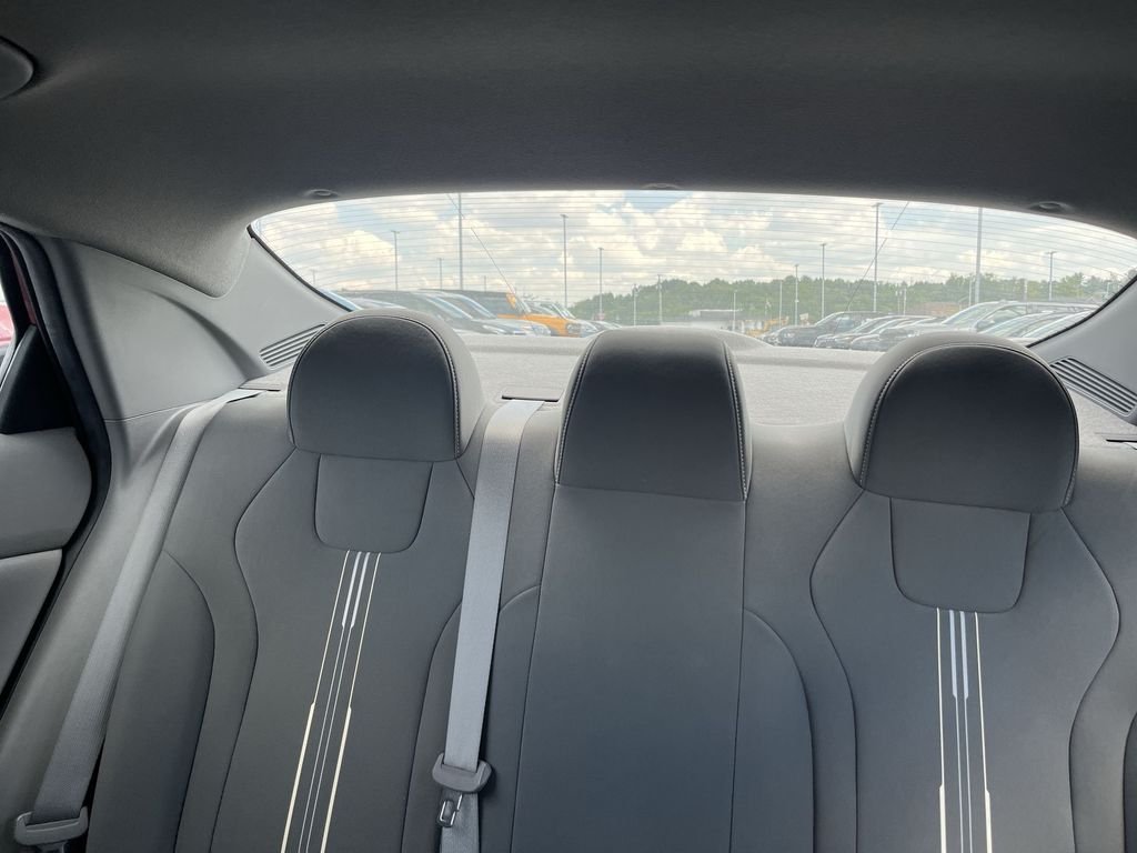Used 2023 Red Hyundai Blue image 13