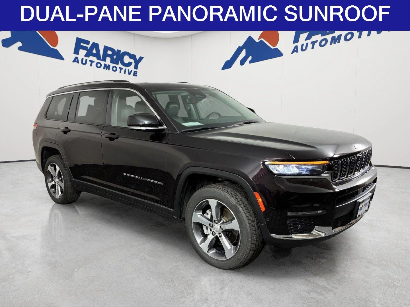 Used 2023 Ember Pearlcoat Jeep Limited image 2