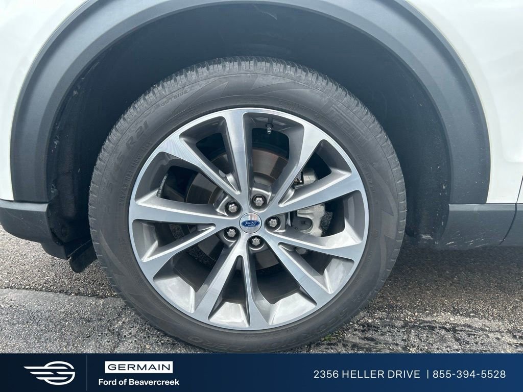 Used 2025 White Metallic Ford Platinum image 28