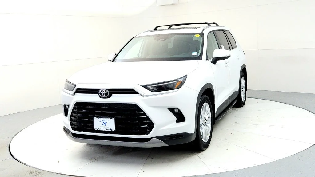 New 2026 Wind Chill Pearl Toyota Platinum image 2