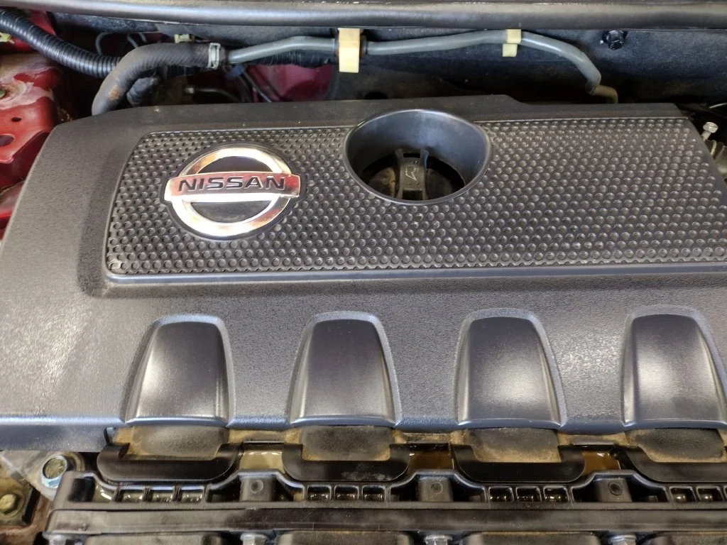 Used 2014 Red Nissan SR image 7