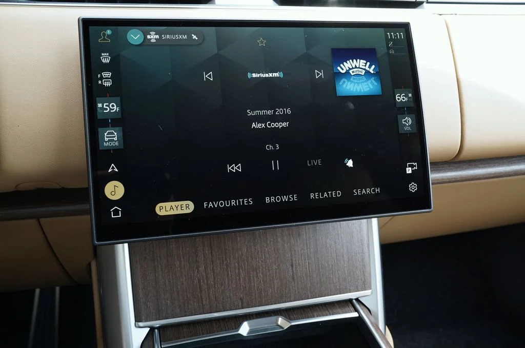 New 2026 British Racing Green Land Rover SE image 21