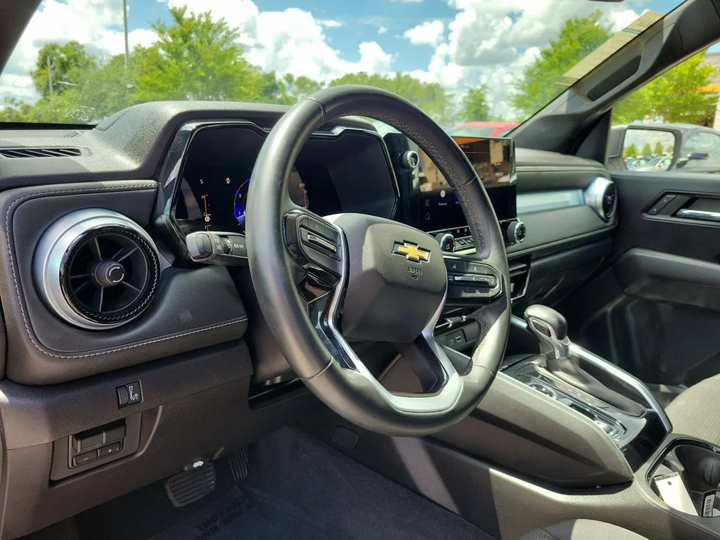 Used 2023 White Chevrolet LT image 17