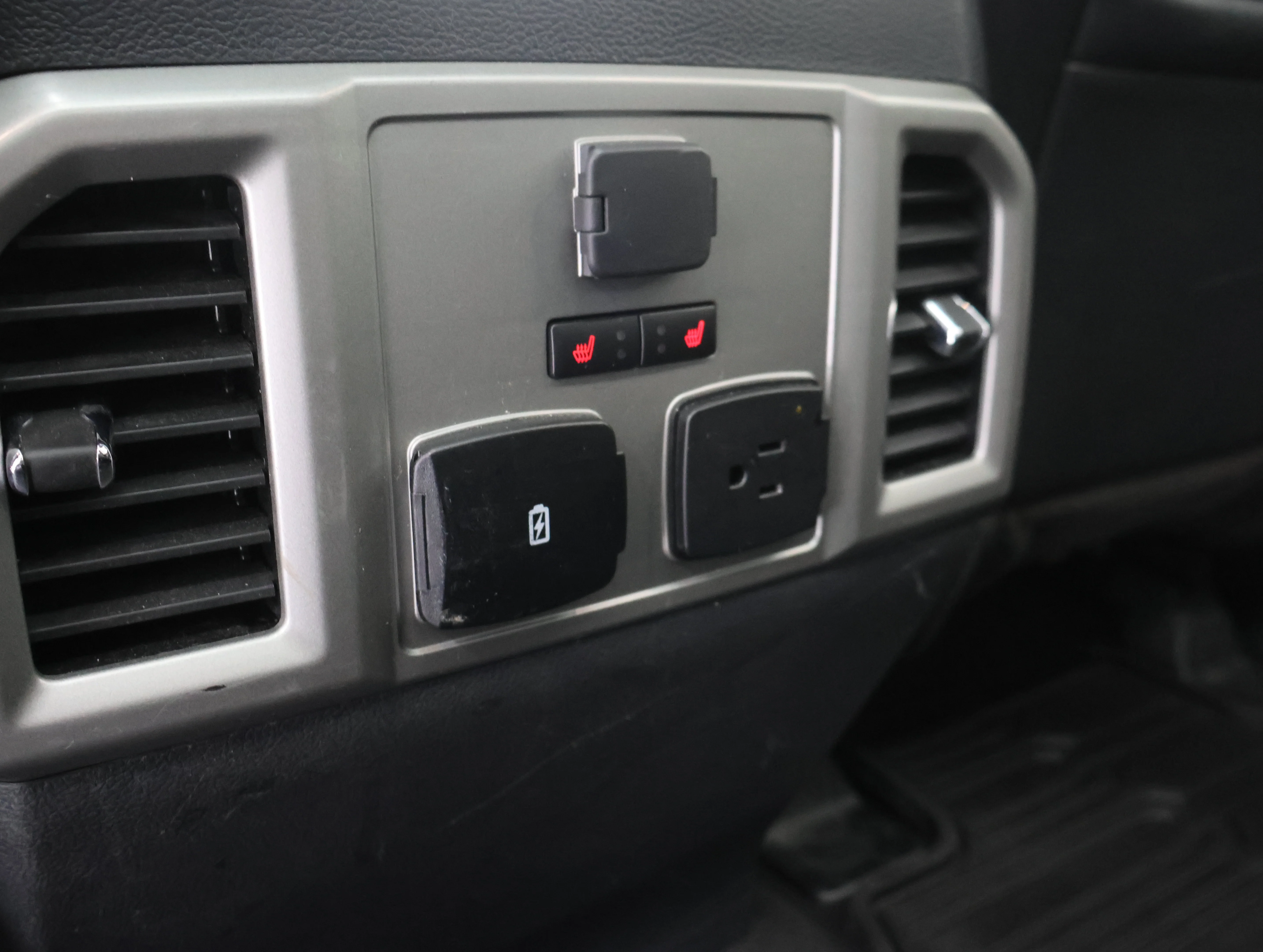 Used 2022 Agate Black Metallic Ford Lariat image 36