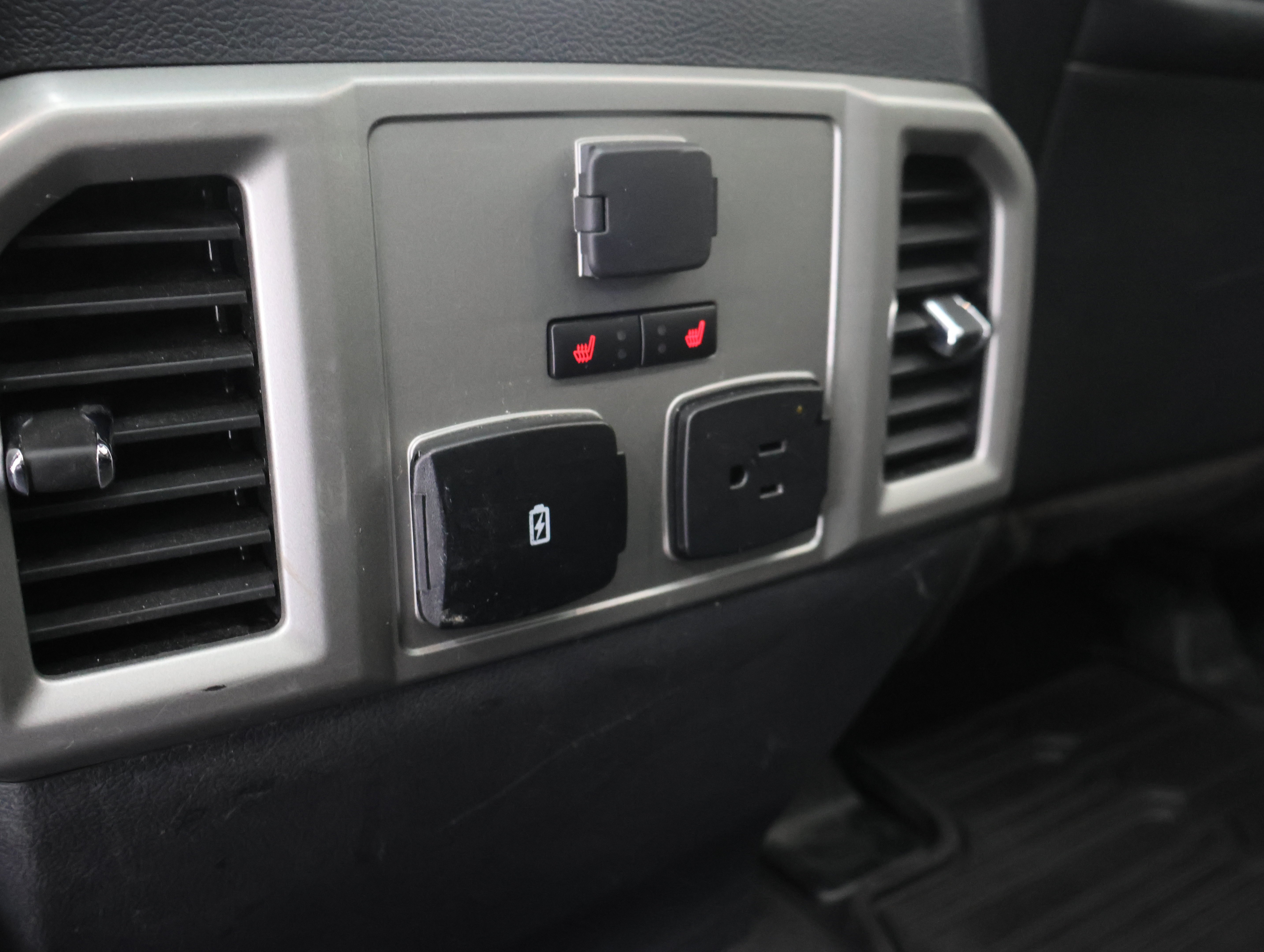 Used 2022 Agate Black Metallic Ford 4x4 Crew Cab Lariat w/Fx4: CREW-SHORT-LARIAT ULTIMATE-BLACK-FX4-6.7L DIESEL-NAV-PANO image 36