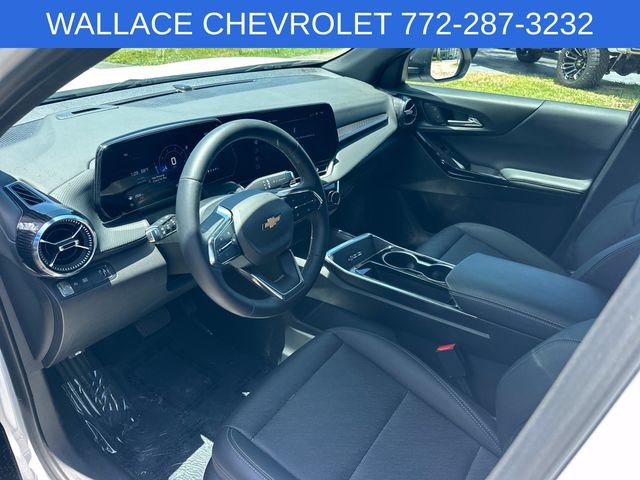 Used 2025 White Chevrolet LT image 12