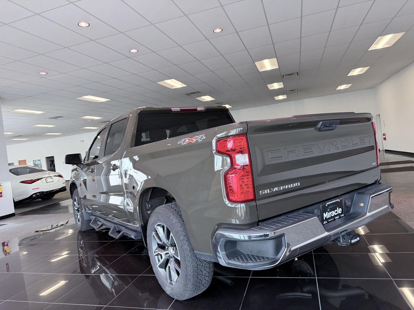 Used 2023 HARVEST BRONZE METALLIC Chevrolet LT image 5