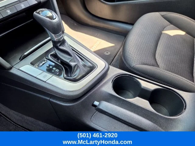 Used 2018 Quartz White Pearl Hyundai SE image 27