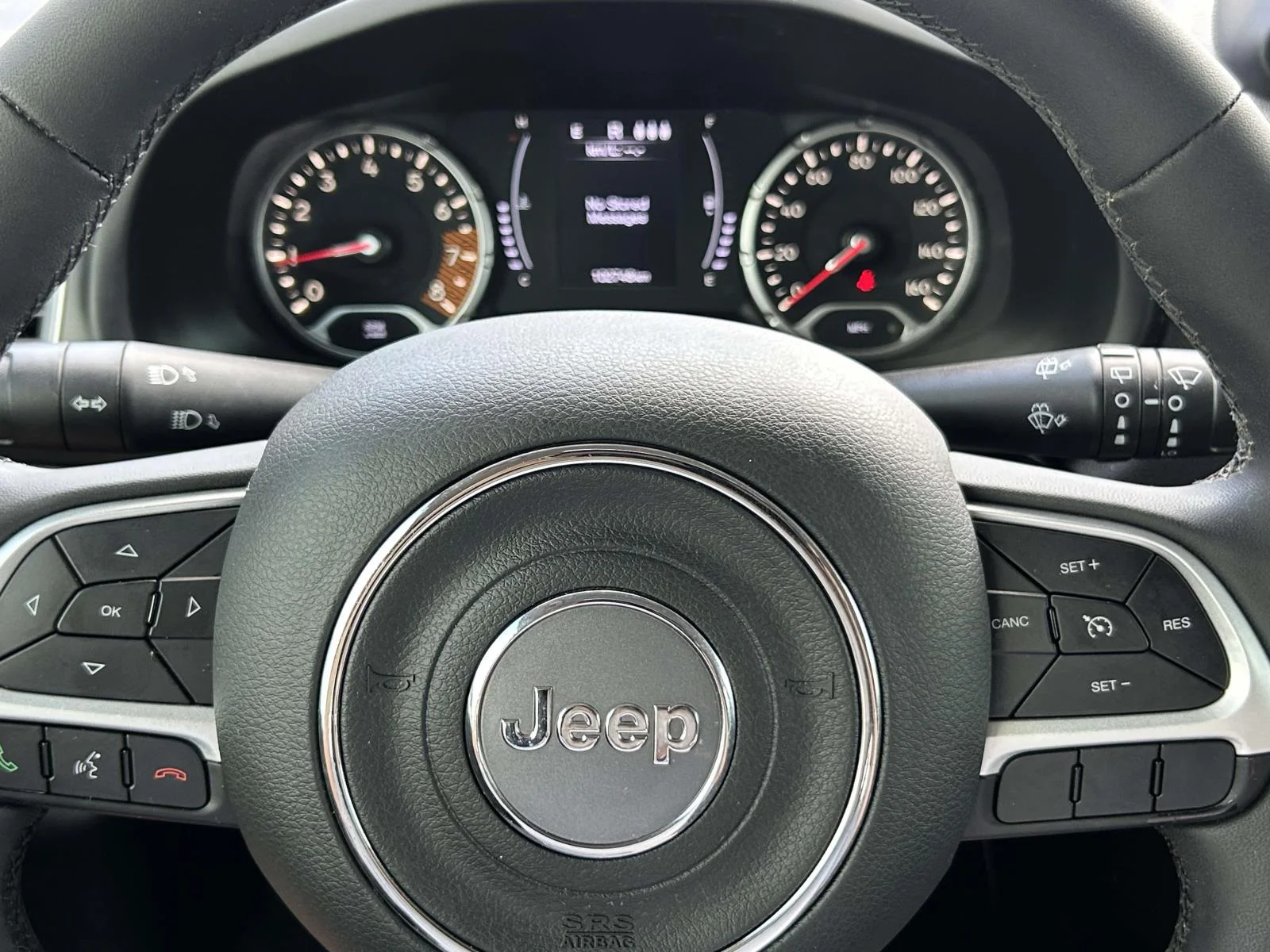 Used 2019 Red Jeep Latitude FWD image 23