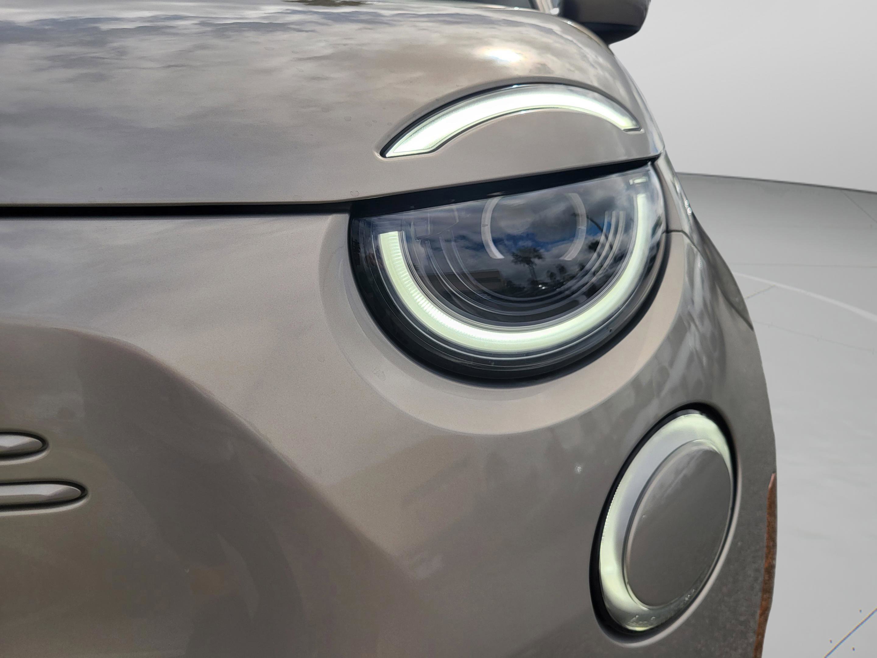 2025 FIAT 500e Base - Photo 16