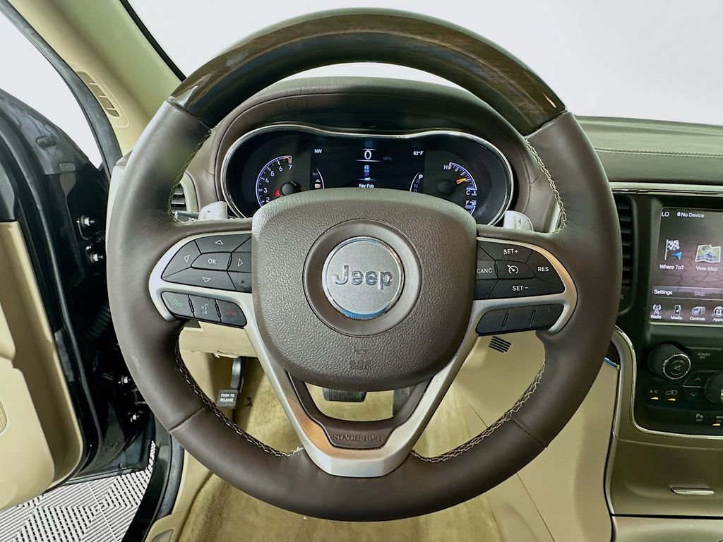 Used 2014 Brilliant Black Crystal Pearlcoat Jeep Overland image 11