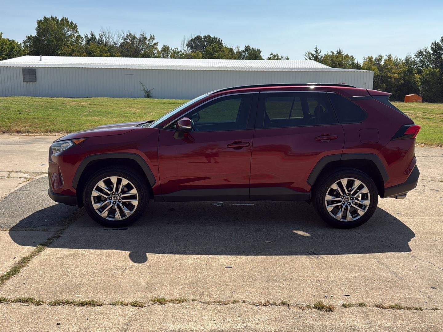 Used 2020 Ruby Flare Pearl Toyota XLE Premium image 4