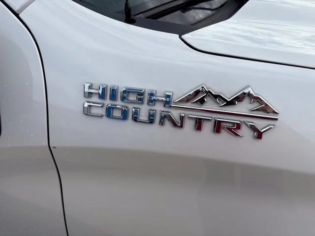 Used 2021 IRIDESCENT PEARL TRICOAT Chevrolet High Country image 14