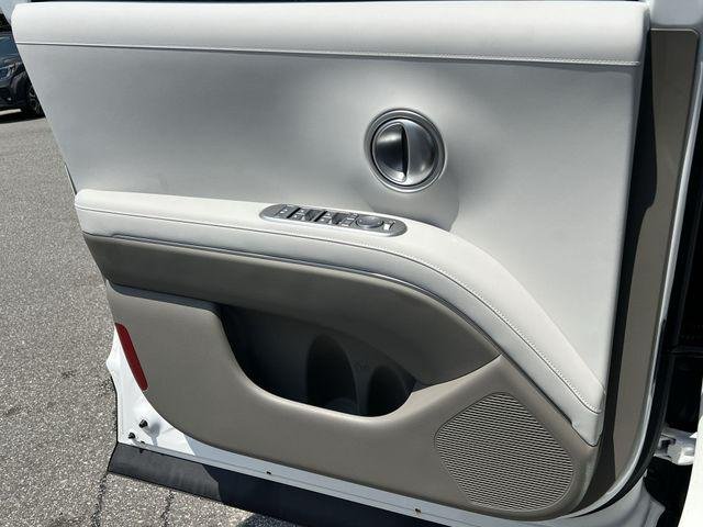 New 2026 White Hyundai Blue SEL 8P image 28