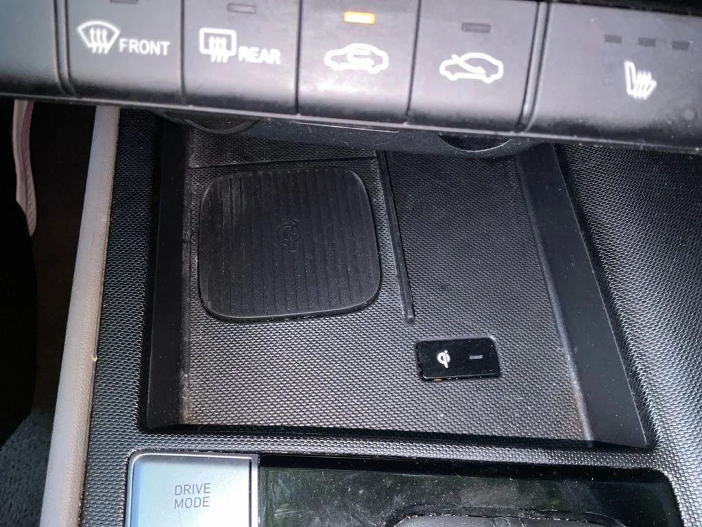 Used 2025 Gray Hyundai SEL Convenience image 27