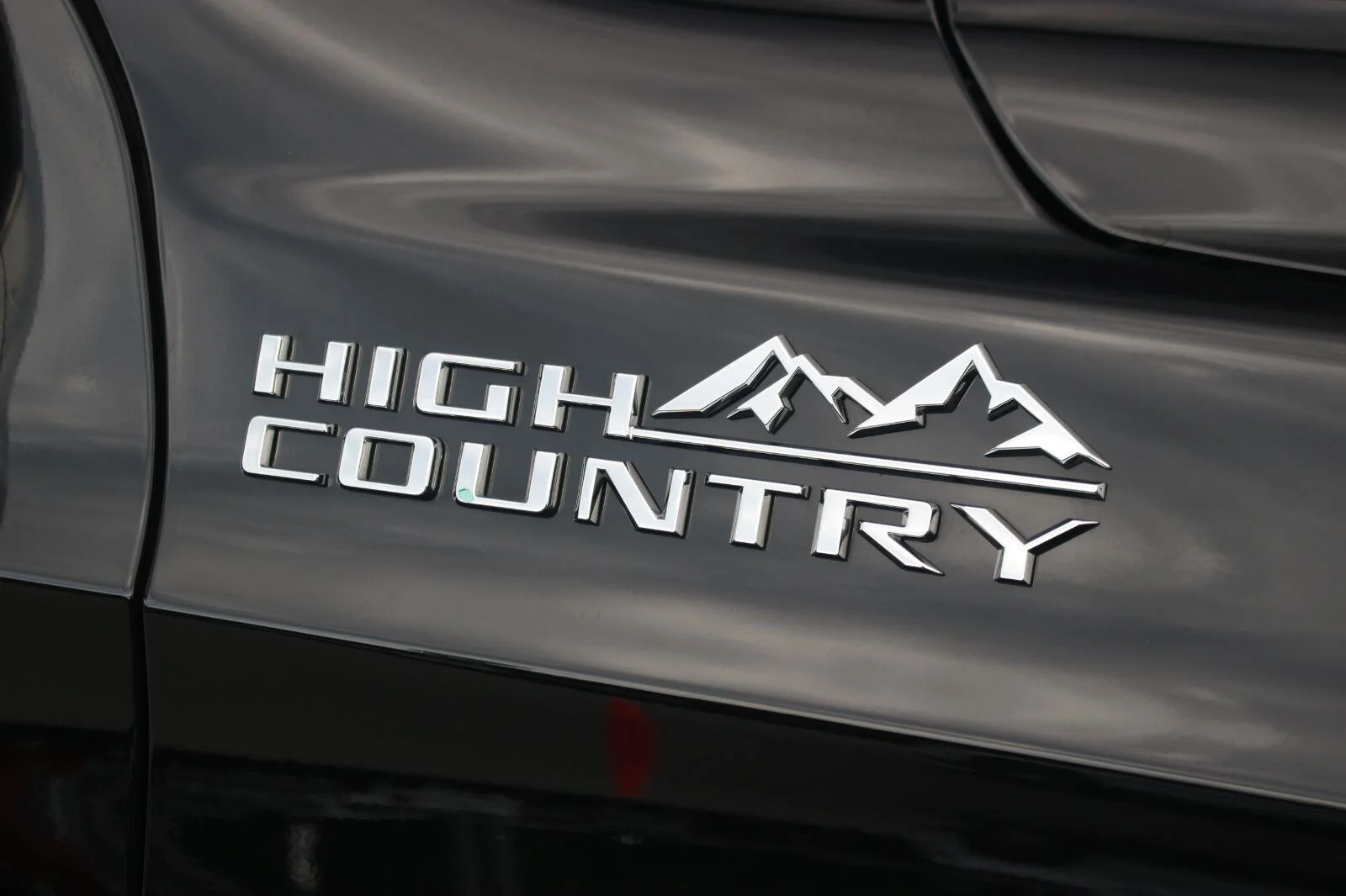 Used 2025 Black Chevrolet High Country image 10