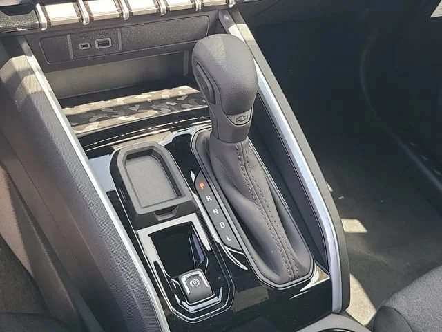 New 2026 Summit White Chevrolet WT image 31