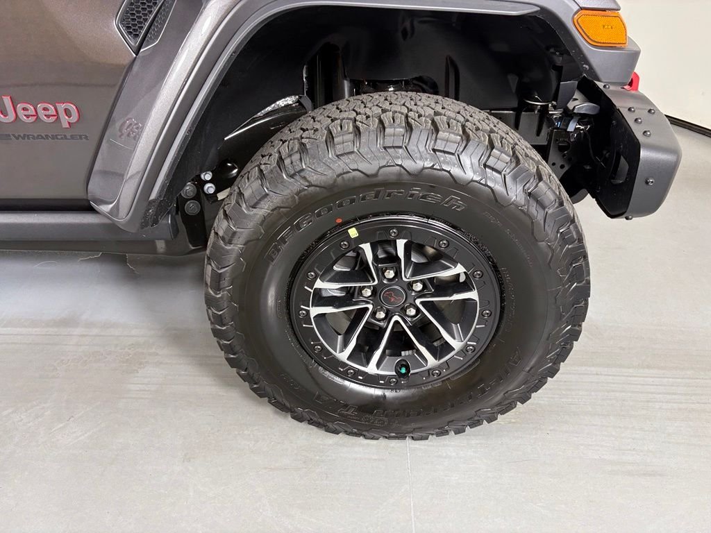 New 2026 Granite Crystal Metallic Clear-Coat Exterior Paint Jeep Rubicon X image 10
