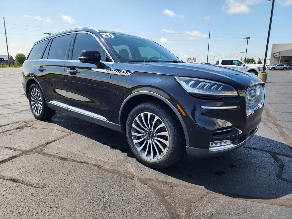 Used 2020 Infinite Black Metallic Lincoln Reserve image 3