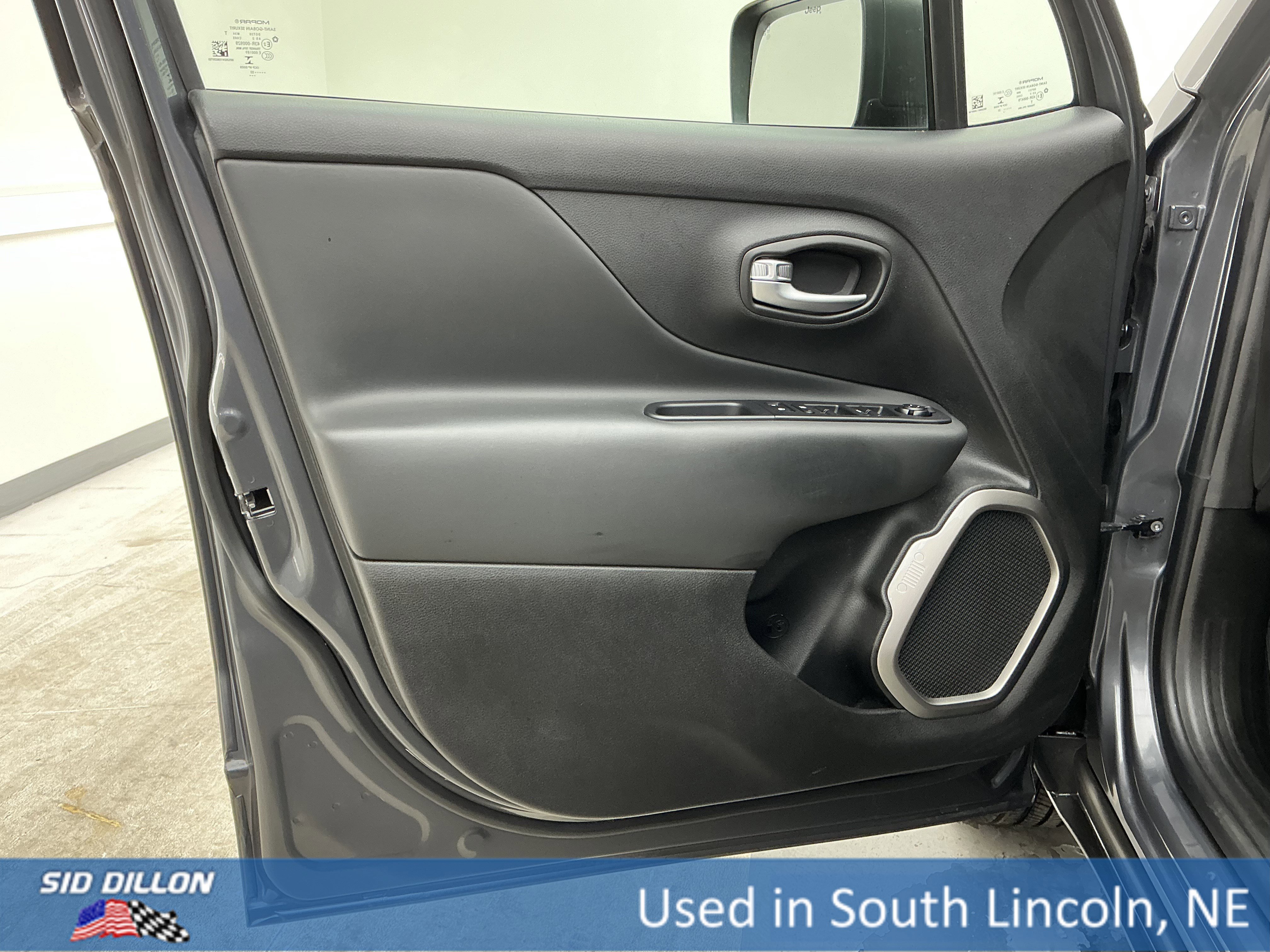Used 2022 Graphite Gray Jeep Latitude image 16
