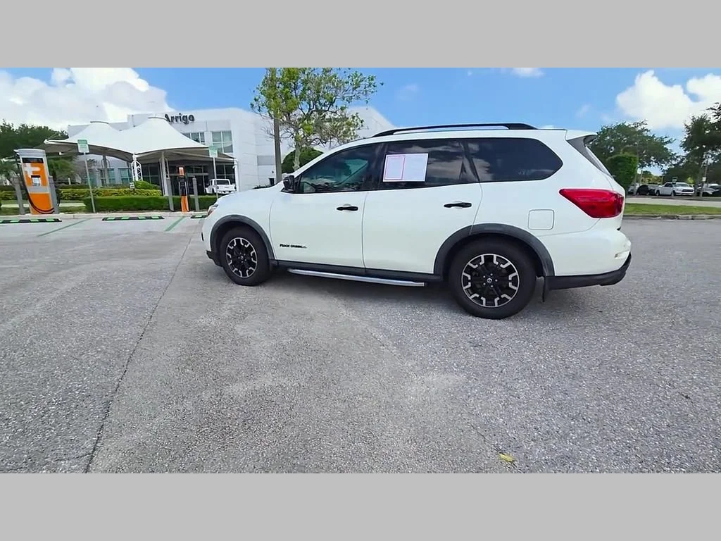 Used 2020 Pearl White Tricoat Nissan SL image 45