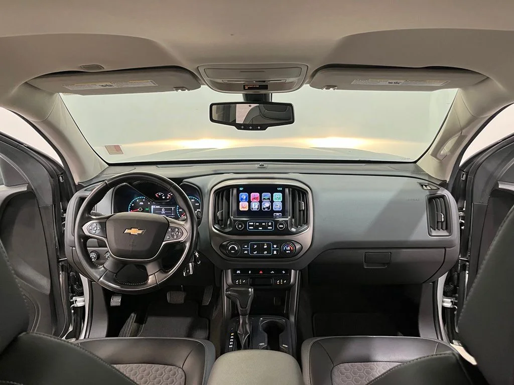 Used 2016 Silver Chevrolet Z71 image 17