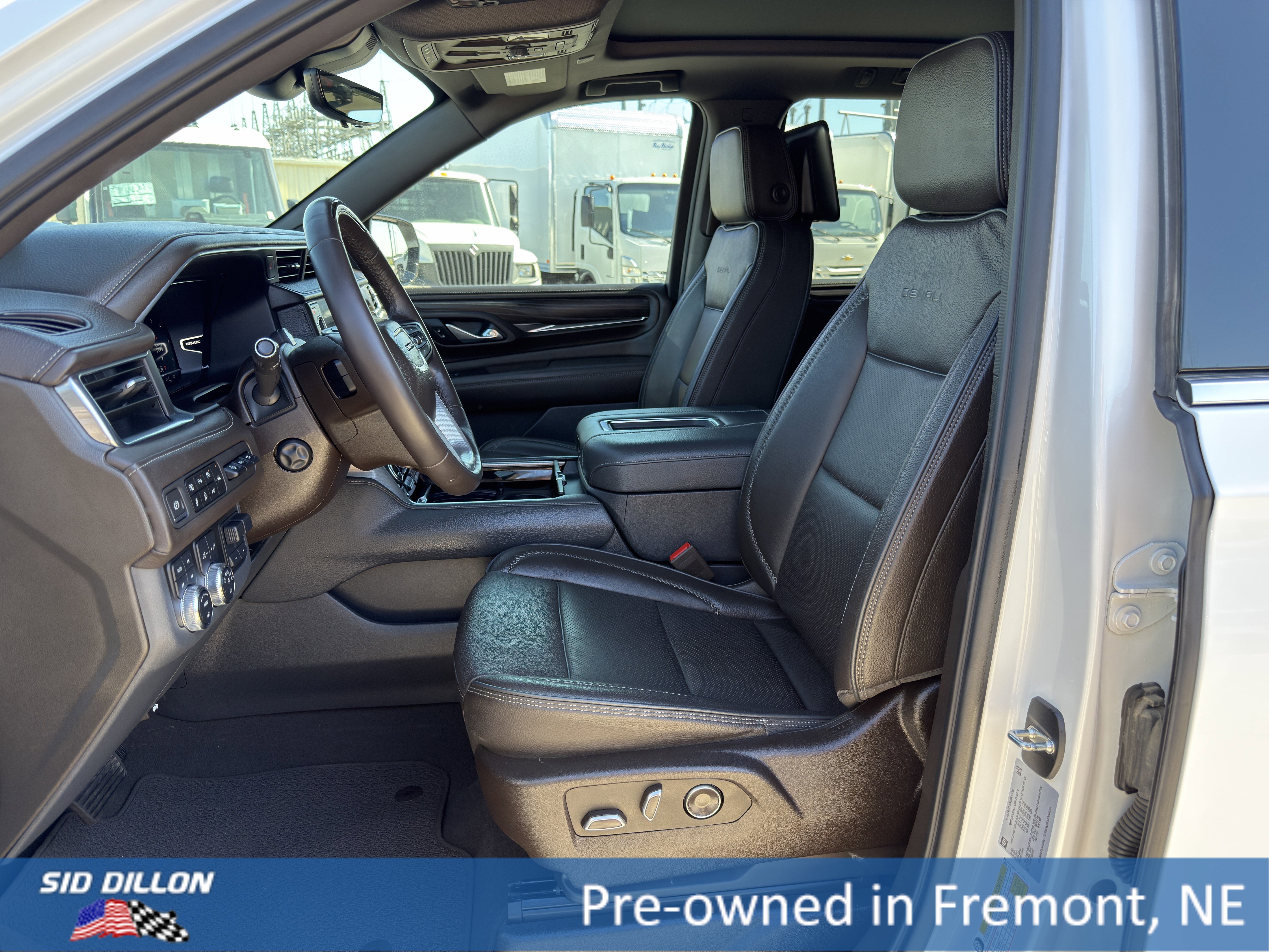 2023 GMC Yukon Denali - Photo 18