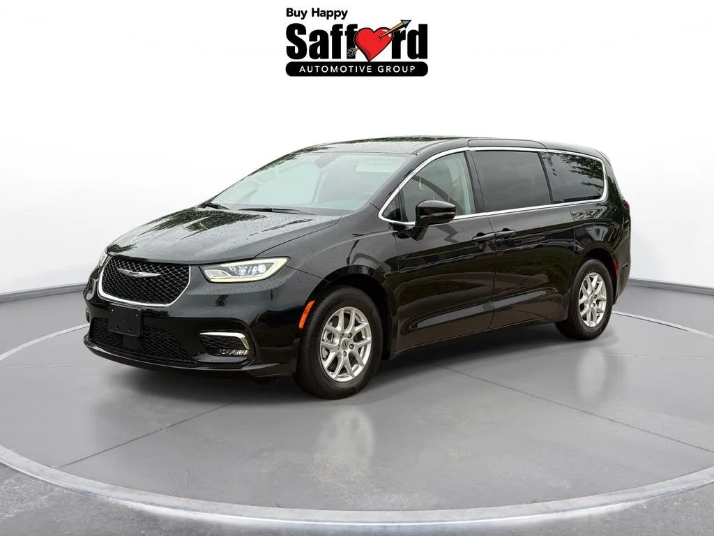 2024 Chrysler Pacifica Touring L's photo