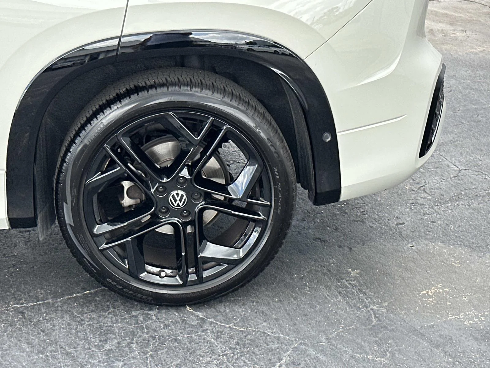 Used 2026 SANDSTONE Volkswagen SE R-Line Black image 12