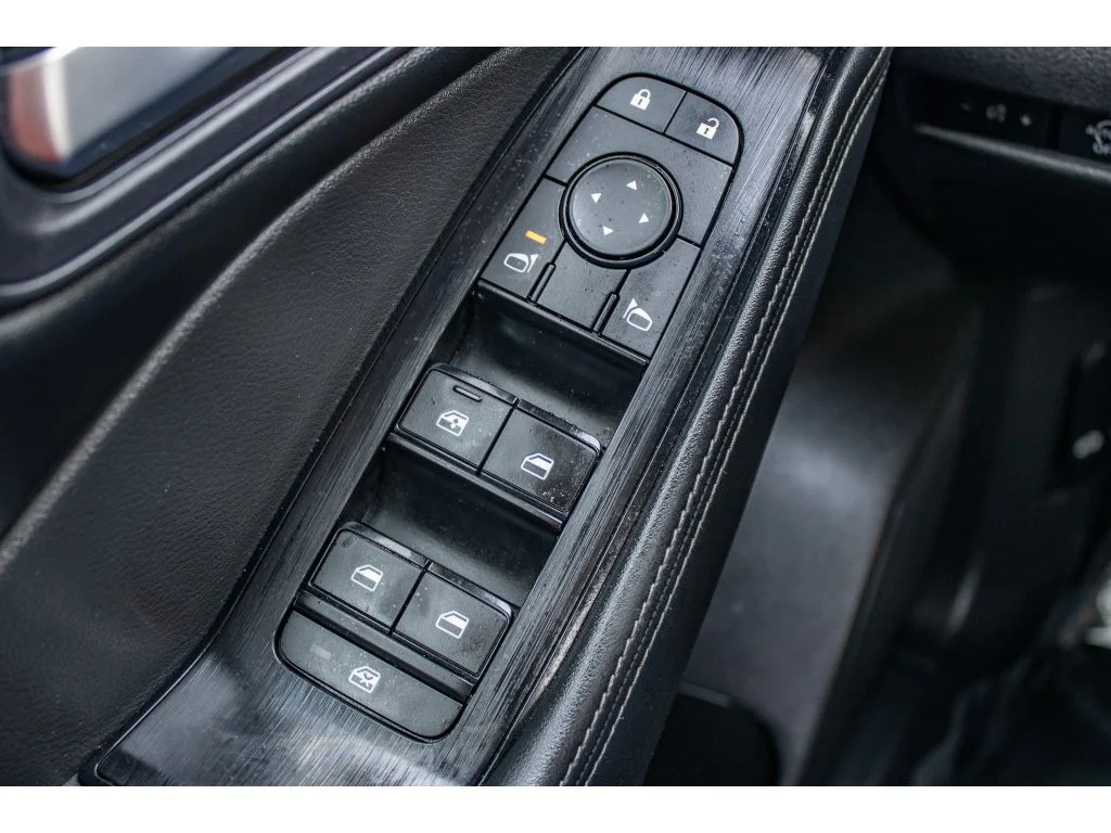 Used 2024 Everest White Pearl Nissan SV image 33