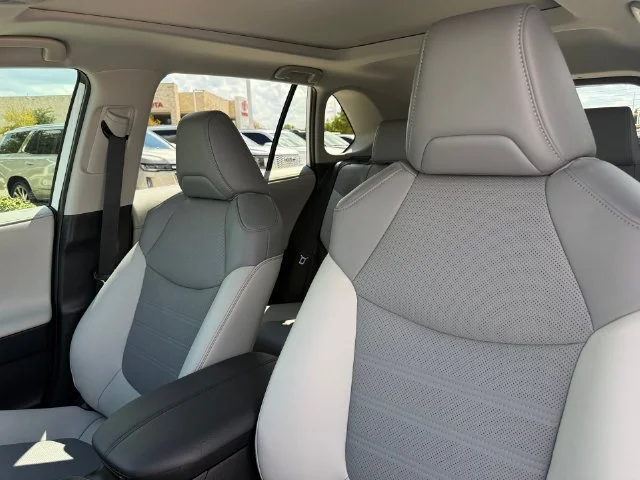 Certified Used 2025 WIND CHILL PEARL Toyota Limited image 13