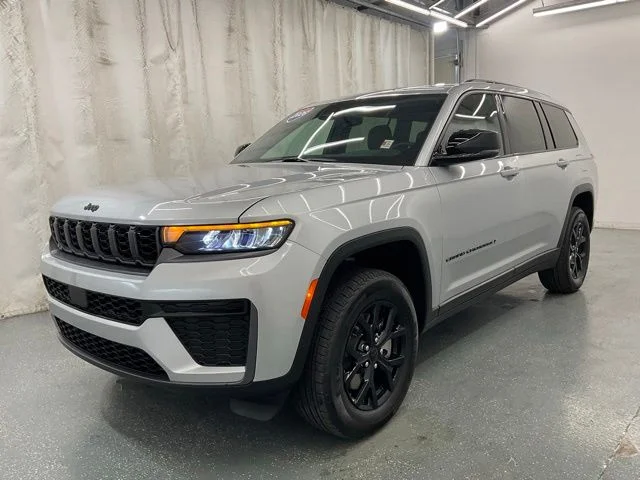 New 2026 Silver Jeep Altitude image 4
