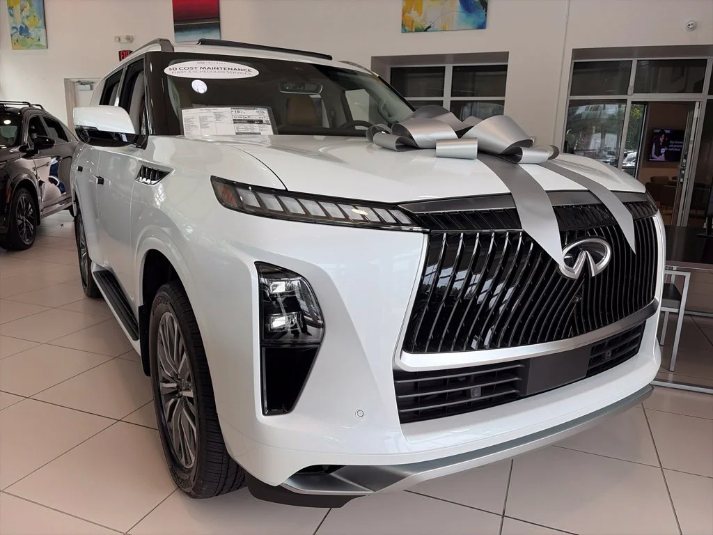 New 2027 RADIANT WHITE INFINITI LUXE image 2