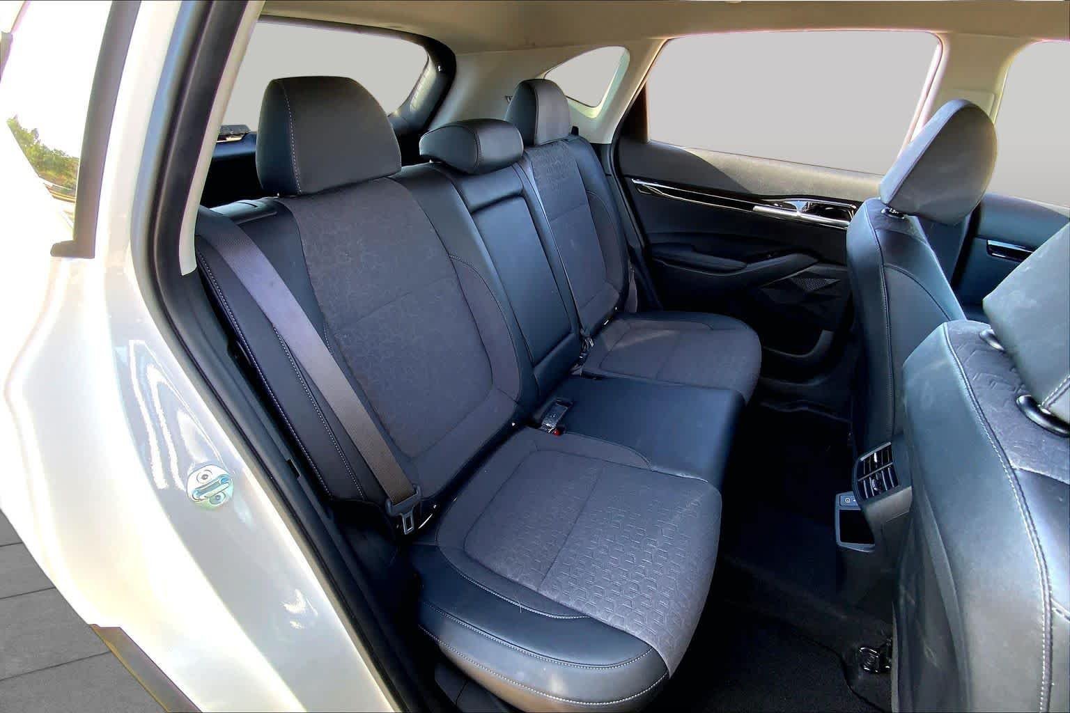 Used 2024 Snow White Pearl Kia X-Line image 20