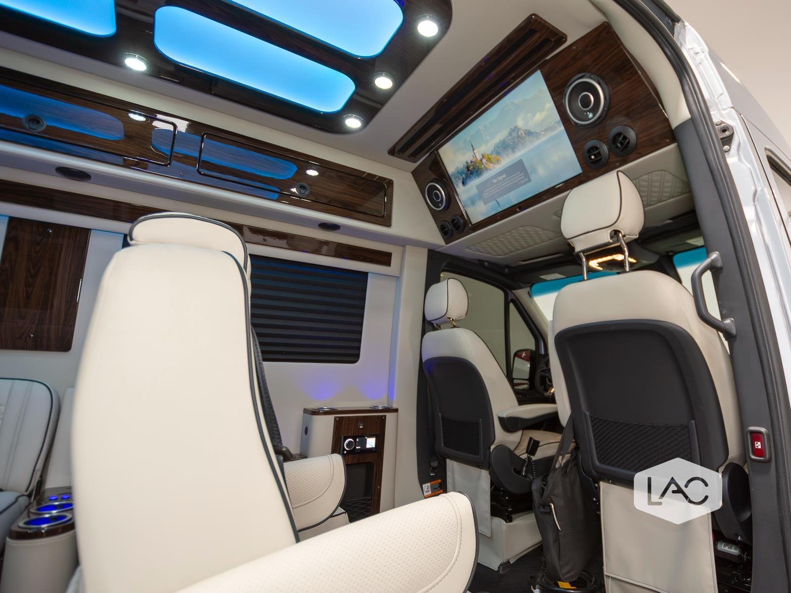 Used 2026 Hightech Silver OGV LUXURY COACH 8OBA AWD w/ 1.1 ADV Pkg EXT WTY image 8