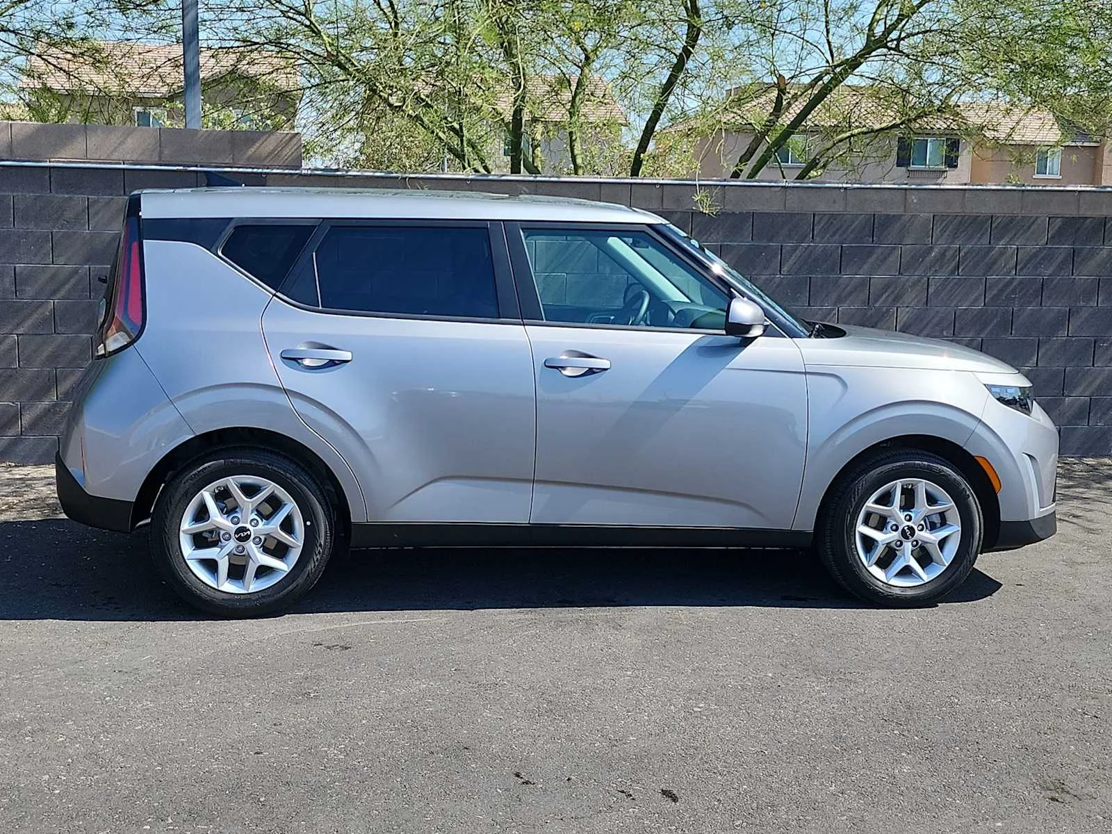 Used 2025 Steel Gray Kia LX image 9