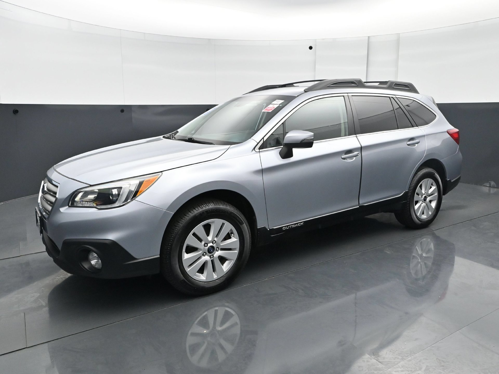 Used 2015 Ice Silver Metallic Subaru 2.5i Premium image 2