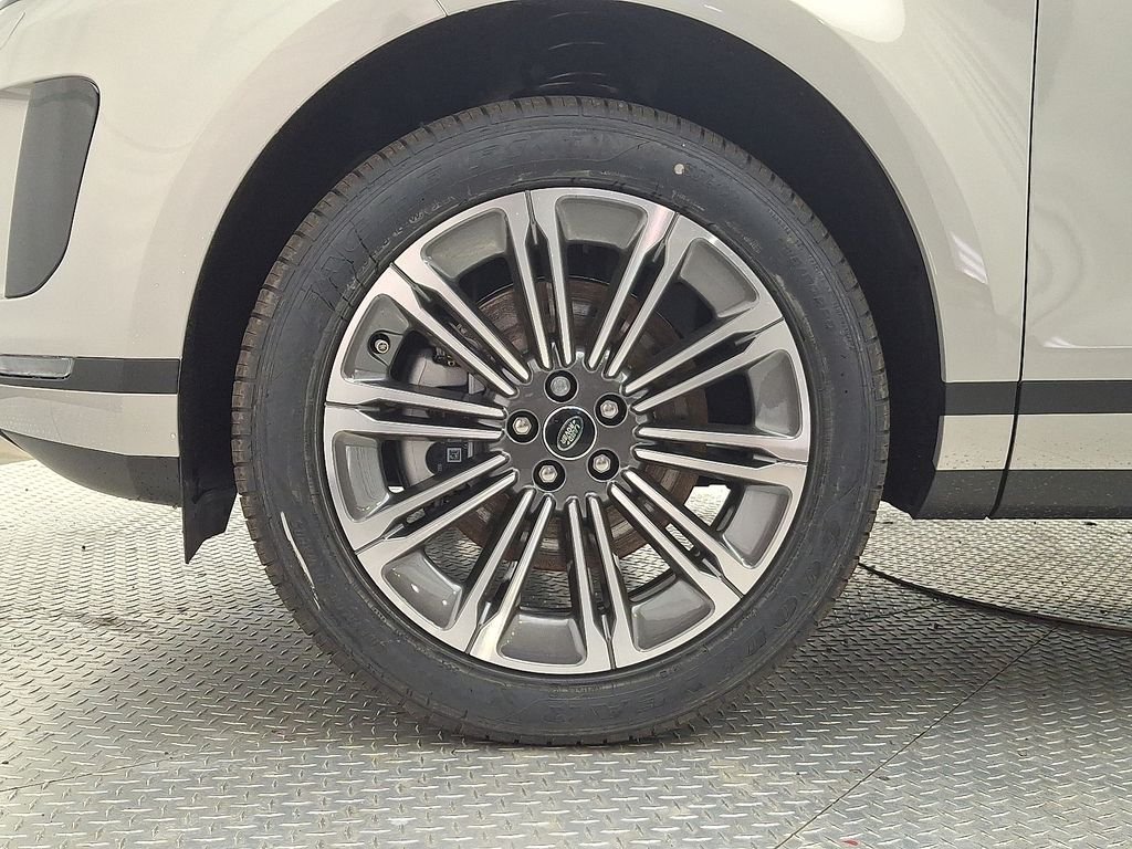 New 2026 Seoul Pearl Silver Land Rover S image 5