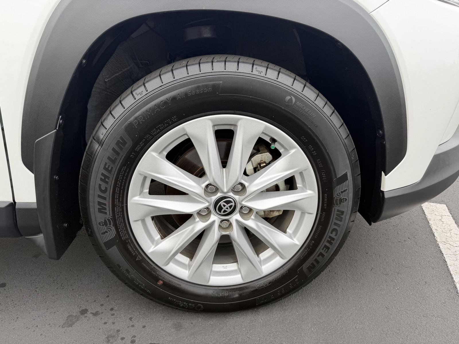 Used 2023 Wind Chill Pearl Toyota LE image 9