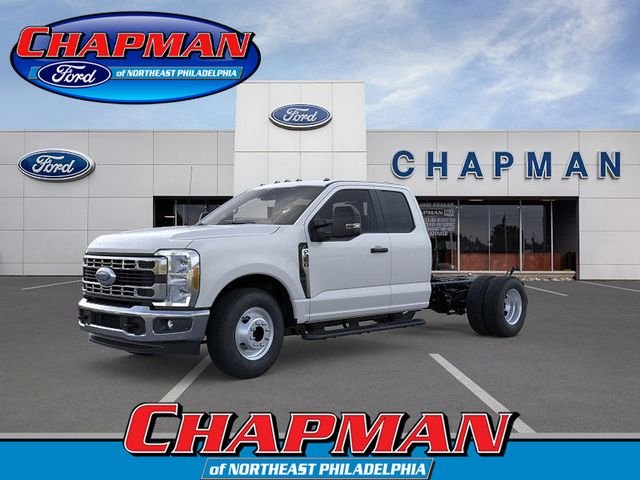 New 2025 Oxford White Ford F-350® XL image 1