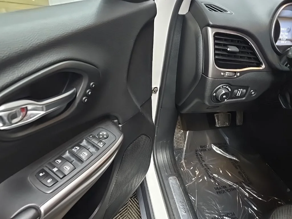 Used 2020 White Jeep Limited image 27