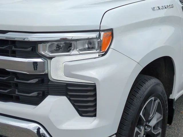Used 2022 White Chevrolet LT image 9