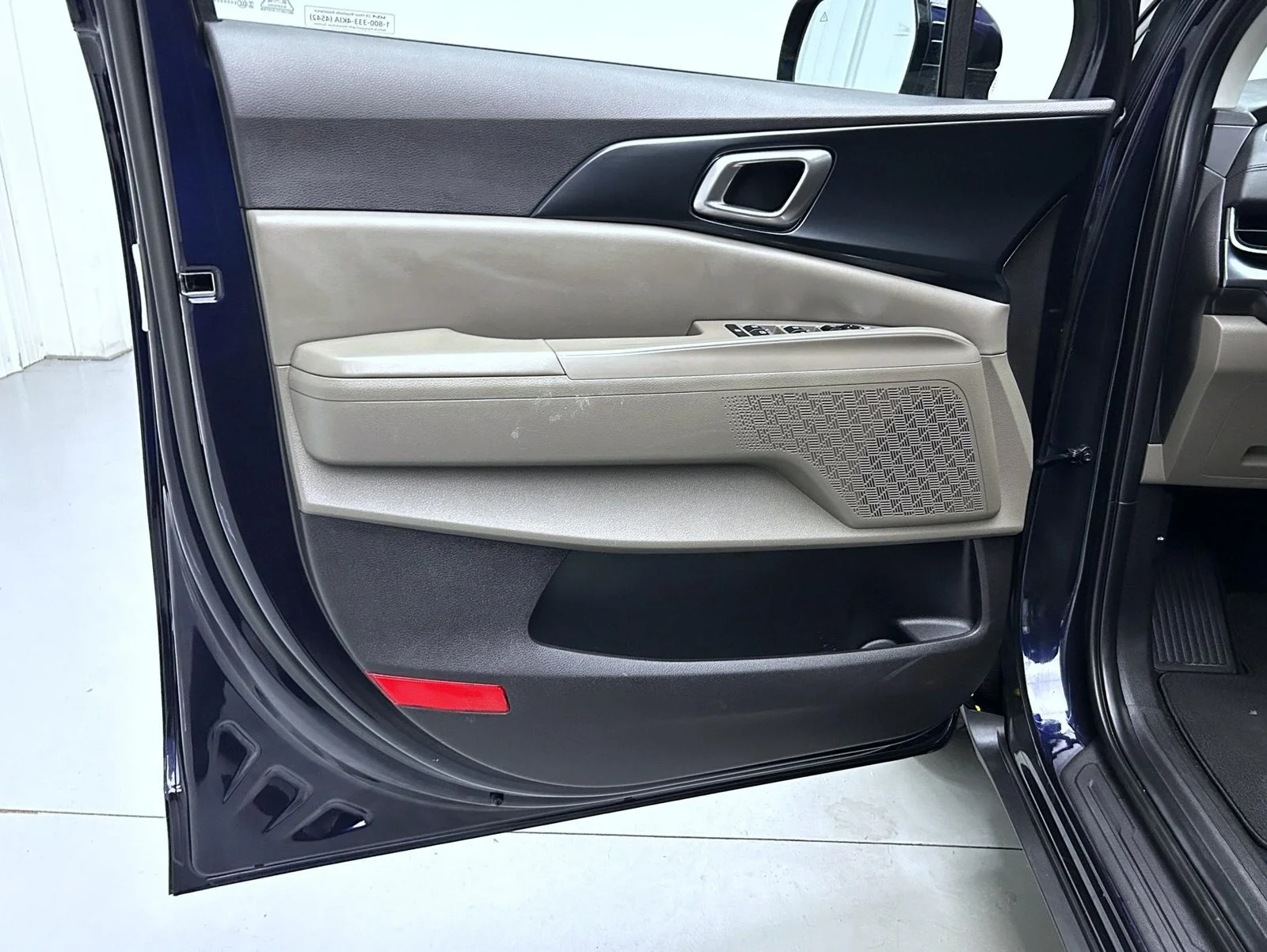 Used 2025 Blue Kia LXS image 9