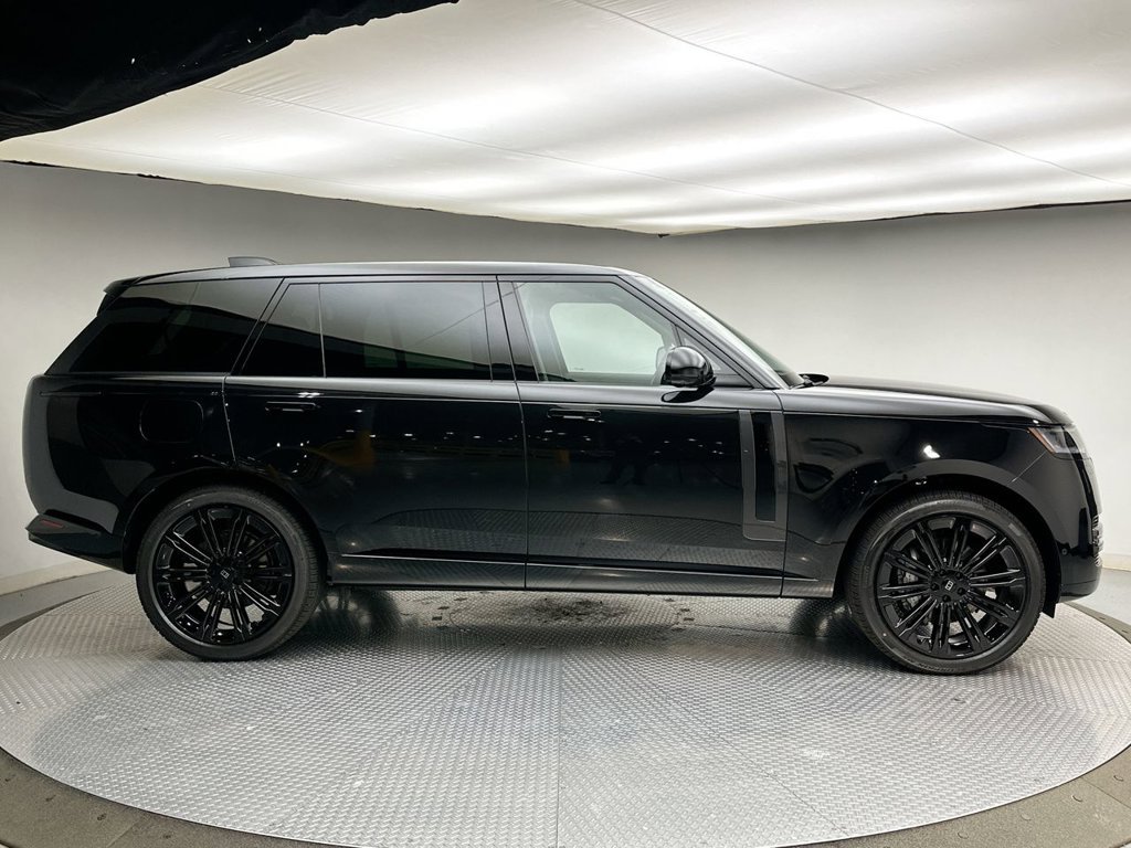 New 2027 Santorini Black Land Rover SE image 4