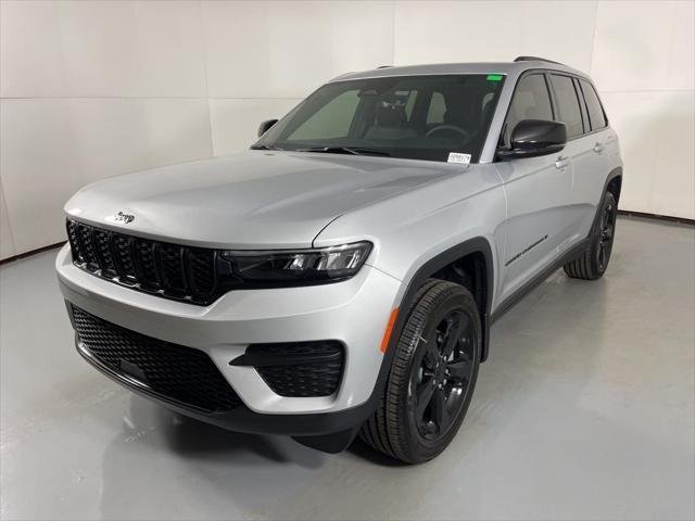 New 2025 Silver Zynith Exterior Paint Jeep Altitude X image 4